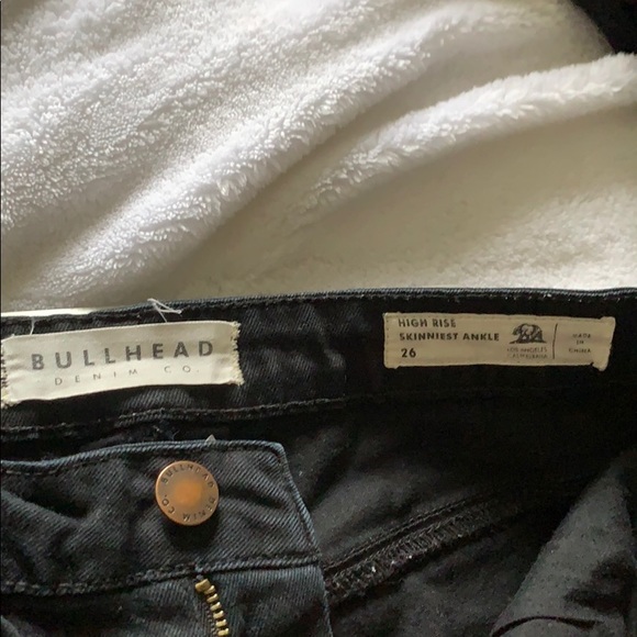Bullhead High Rise Skinny Black Jeans! - Picture 4 of 5